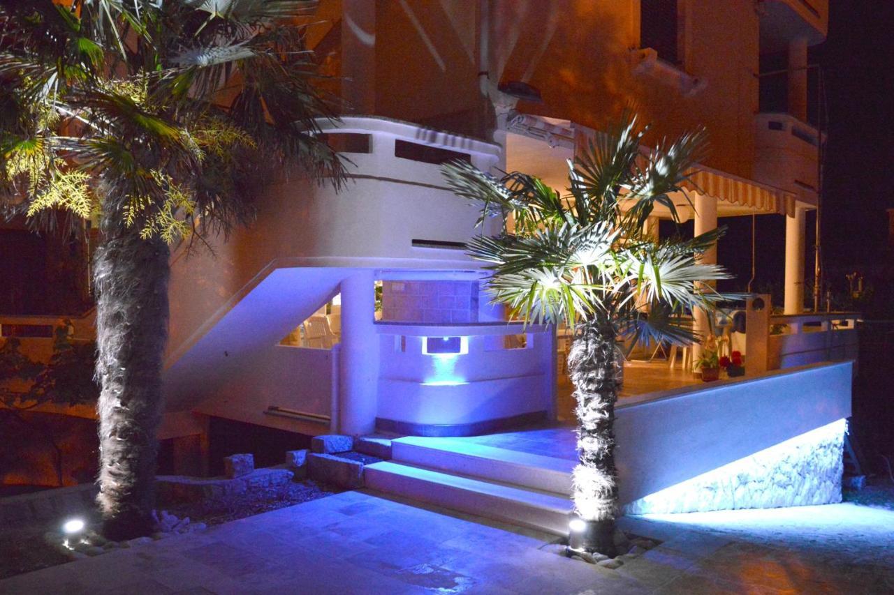 Apartments And Rooms By The Sea Jakisnica, Pag - 4160 Lun  Eksteriør billede