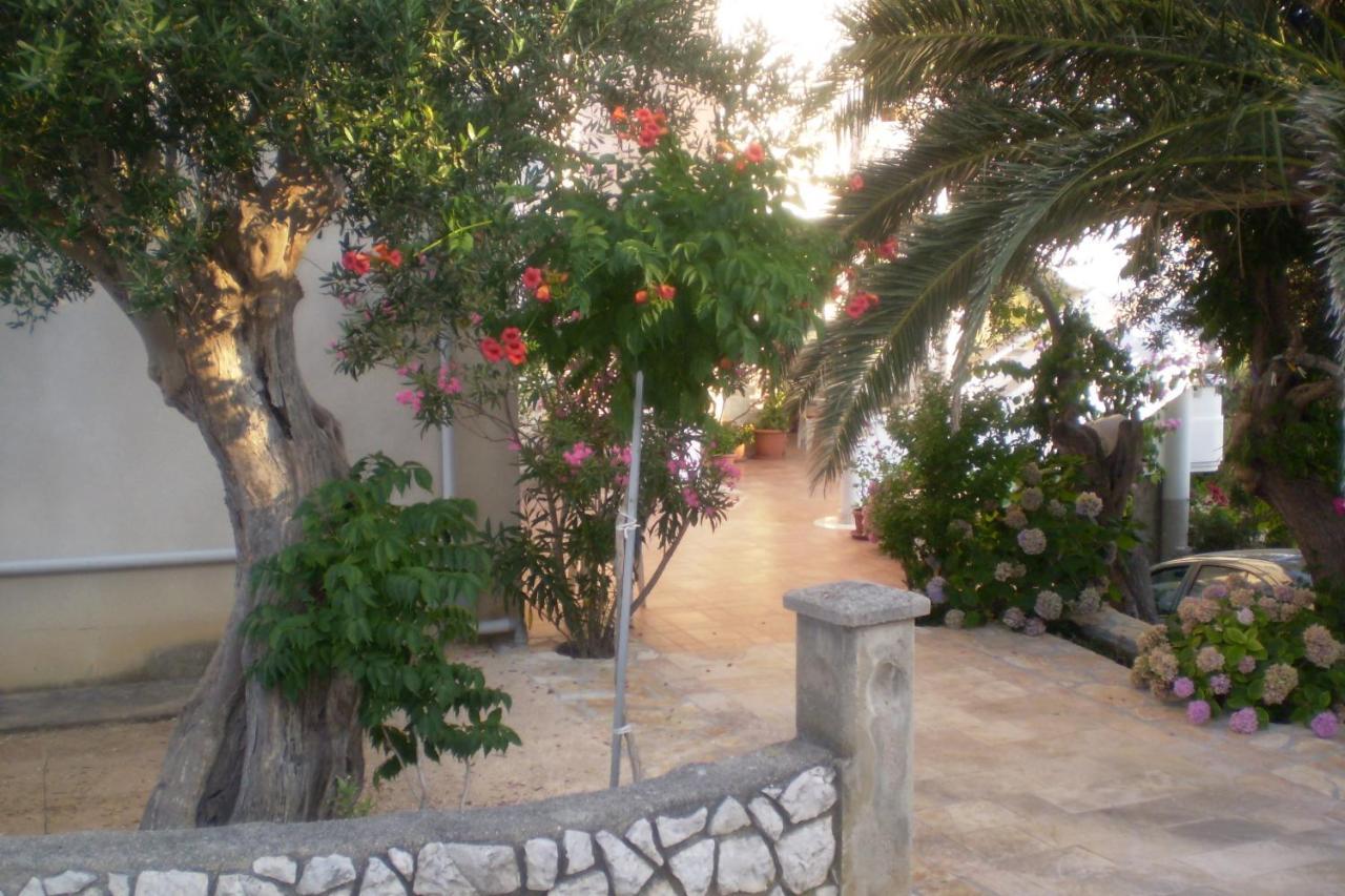 Apartments And Rooms By The Sea Jakisnica, Pag - 4160 Lun  Eksteriør billede