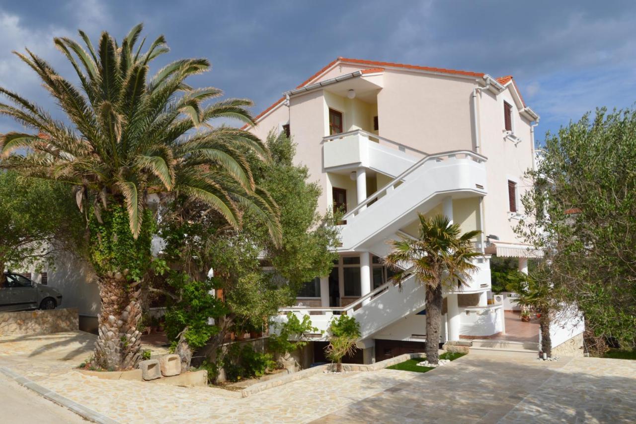 Apartments And Rooms By The Sea Jakisnica, Pag - 4160 Lun  Eksteriør billede