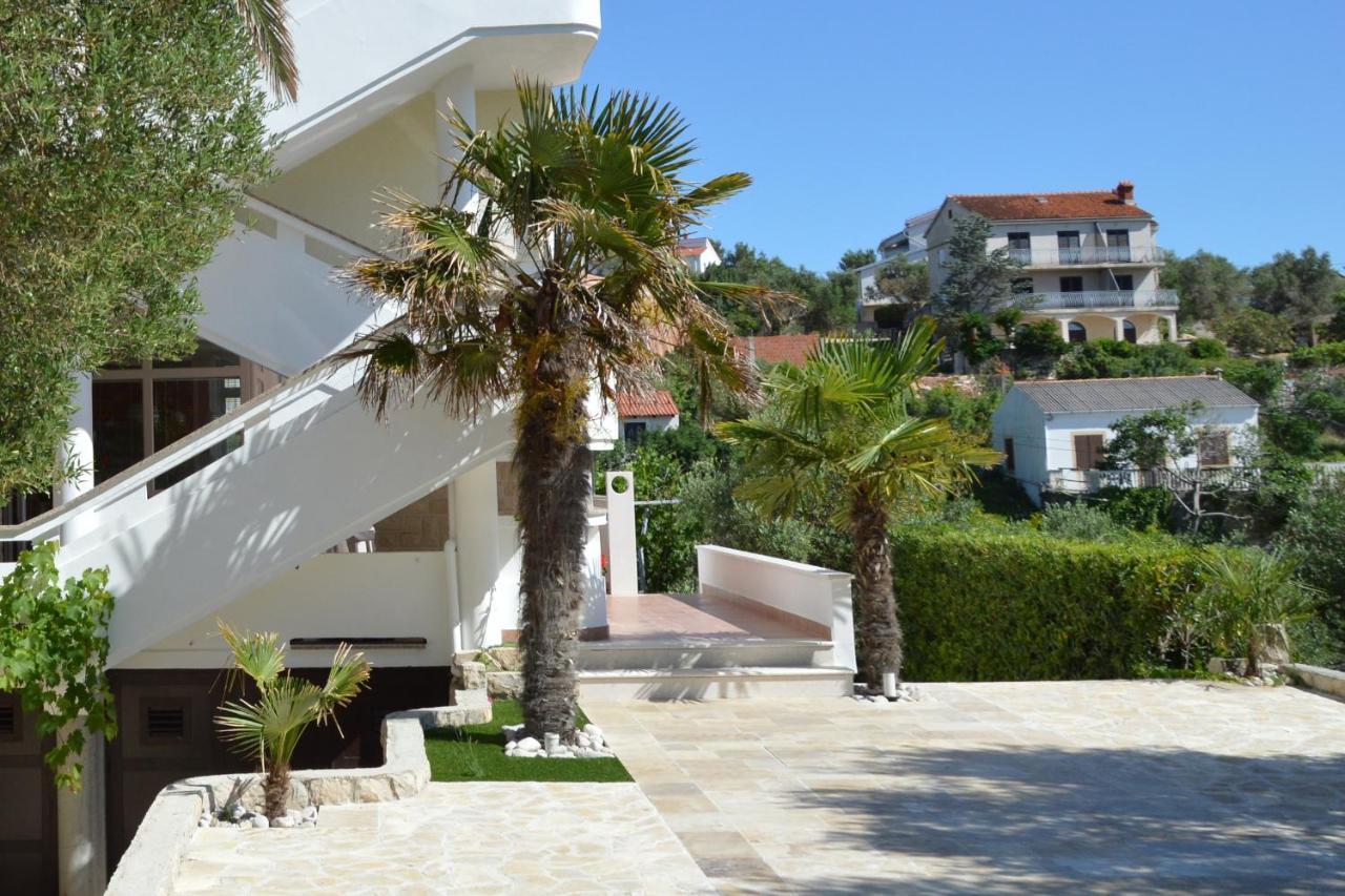 Apartments And Rooms By The Sea Jakisnica, Pag - 4160 Lun  Eksteriør billede