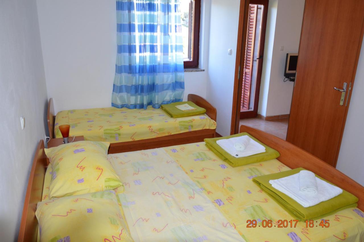 Apartments And Rooms By The Sea Jakisnica, Pag - 4160 Lun  Eksteriør billede