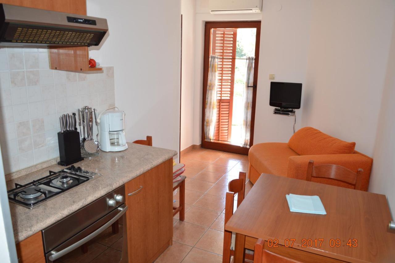 Apartments And Rooms By The Sea Jakisnica, Pag - 4160 Lun  Eksteriør billede