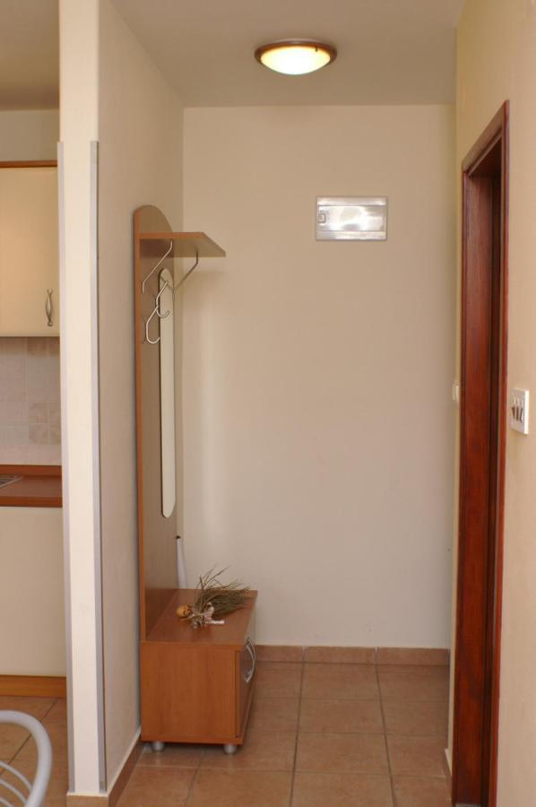 Apartments And Rooms By The Sea Jakisnica, Pag - 4160 Lun  Eksteriør billede