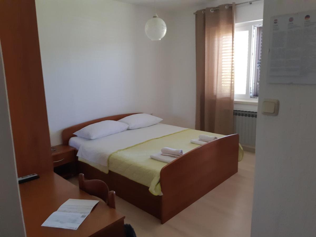 Apartments And Rooms By The Sea Jakisnica, Pag - 4160 Lun  Eksteriør billede